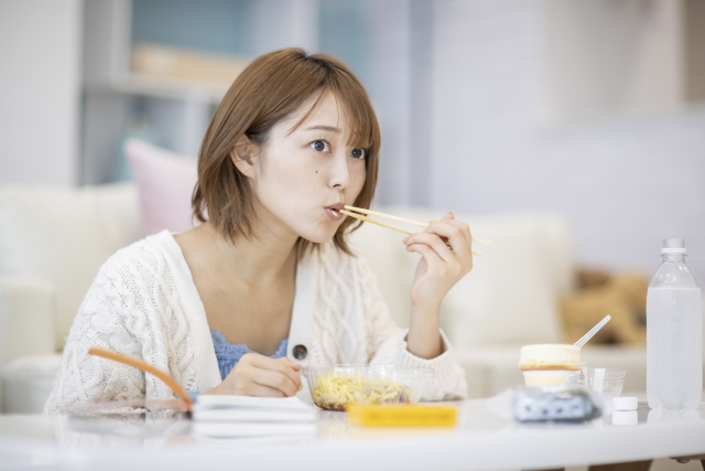食事中